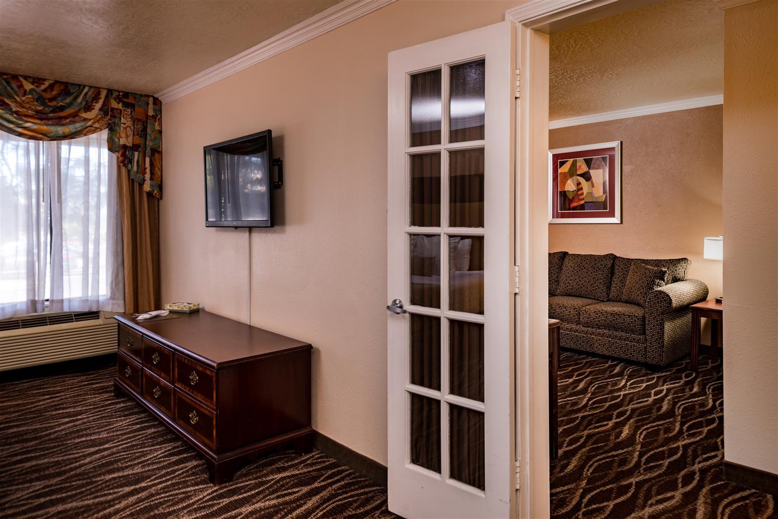 Western Airport Innsuites & 3*