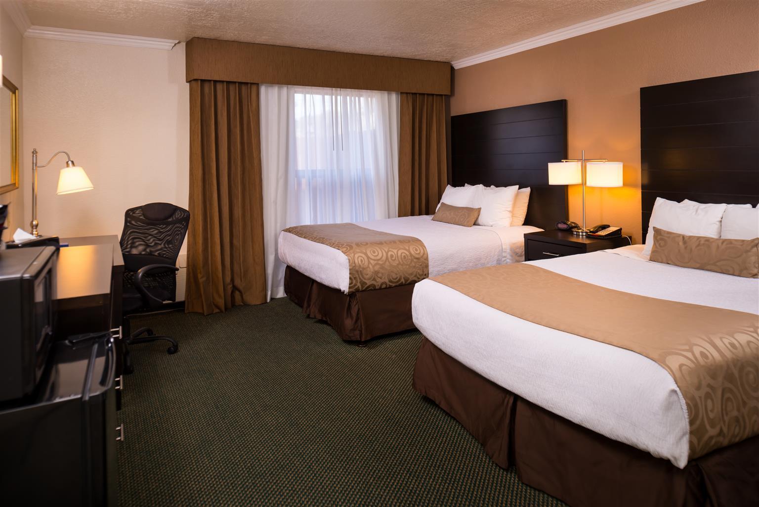 Western Airport Innsuites & Hotel 3*