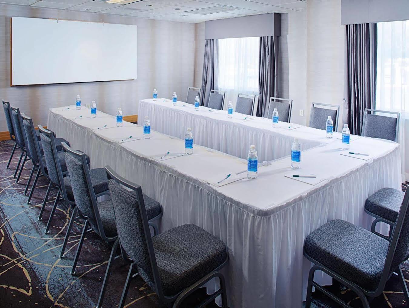 Hotel Homewood By Hilton Uptown 3*