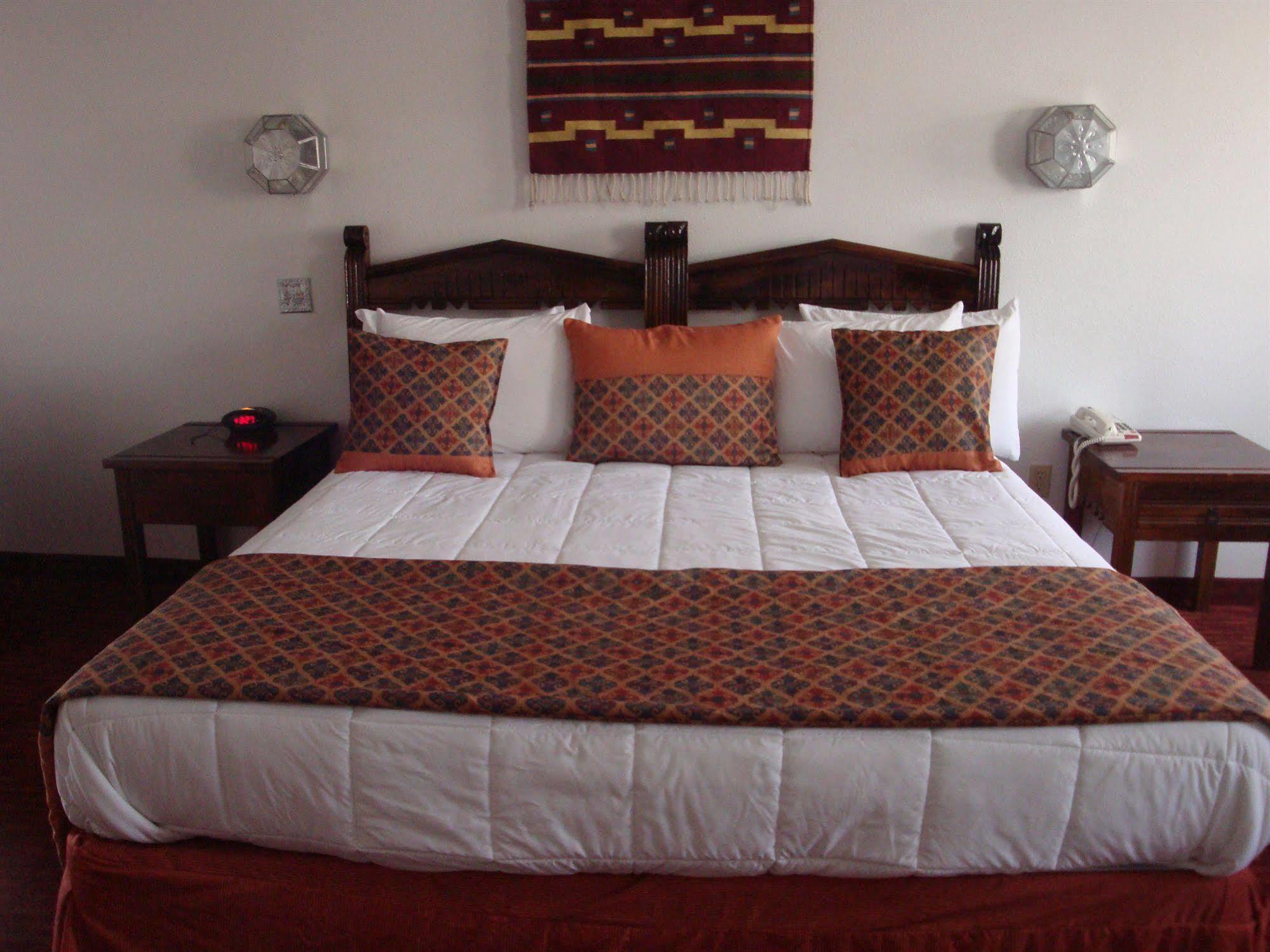 Sandia Peak Old Town Abq, A Howard Johnson By Wyndham Motel