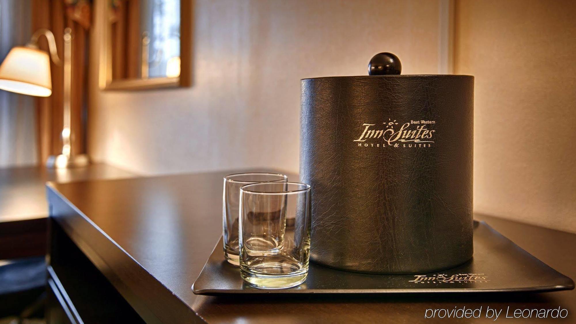 Western Airport Innsuites & Hotel 3*