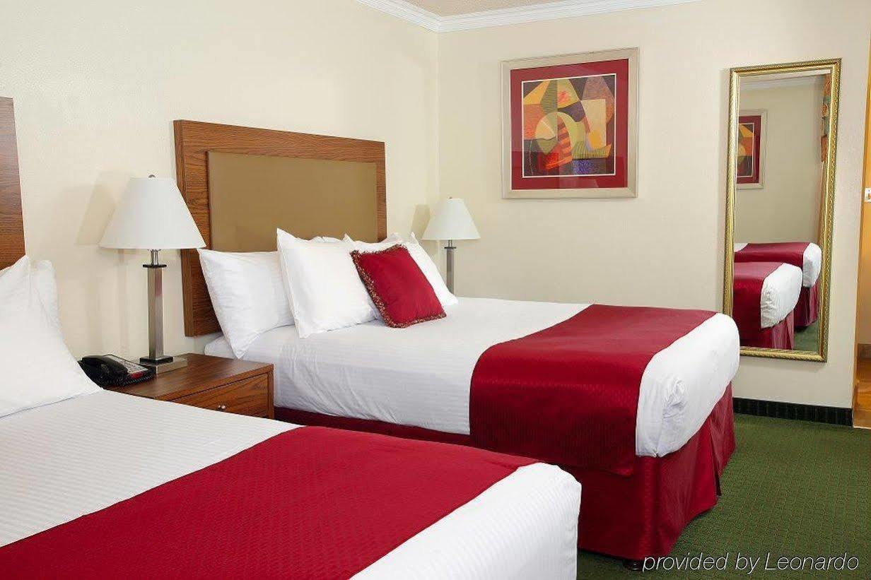 Hotel Western Airport Innsuites & 3*
