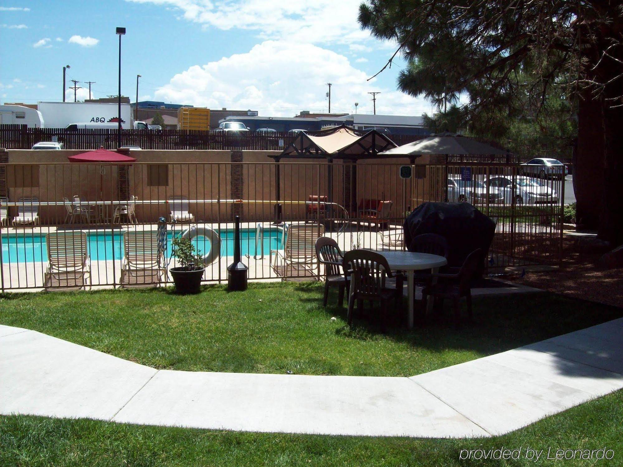 Western Airport Innsuites & 3*