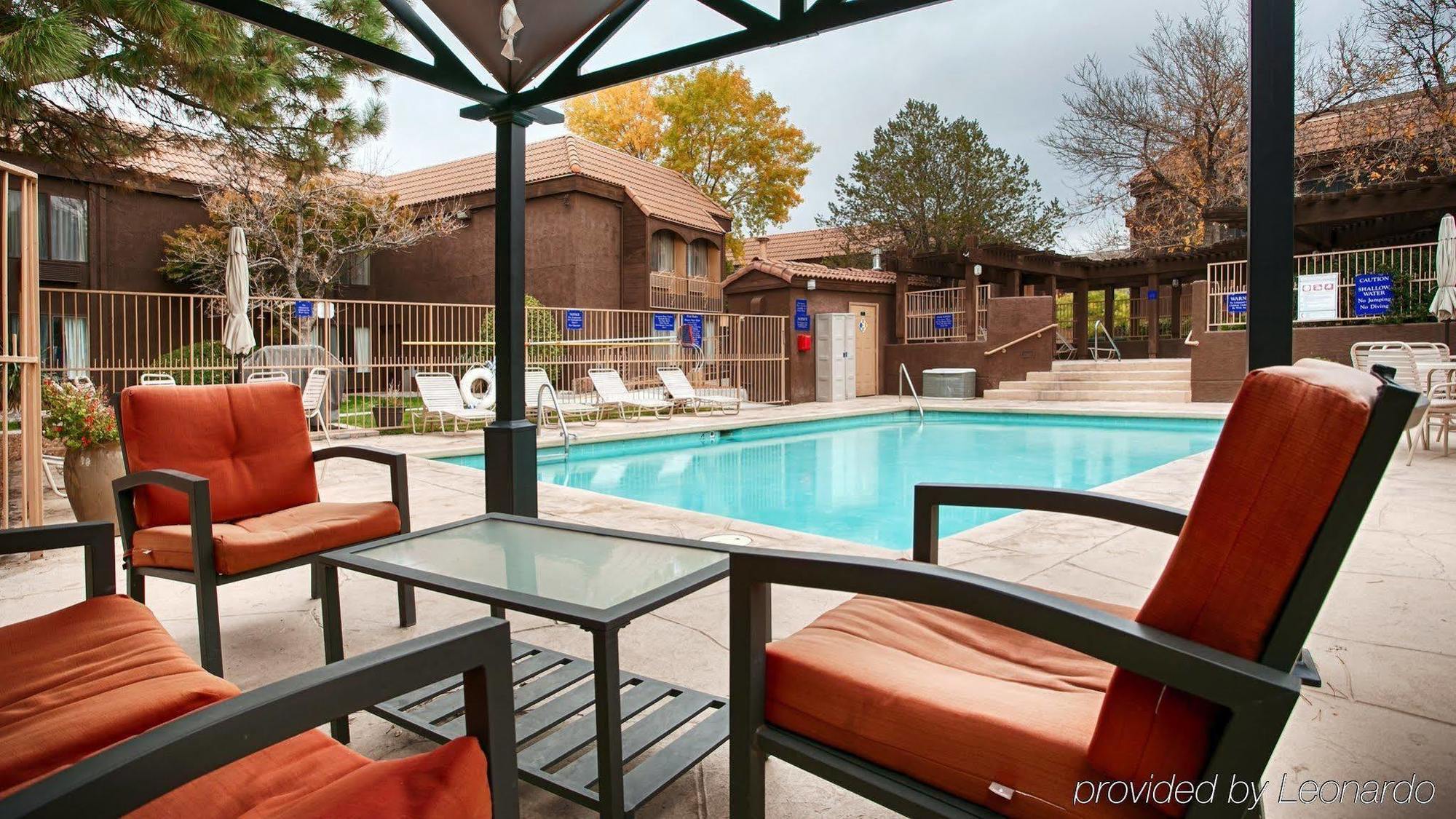 Western Airport Innsuites & Hotel 3*