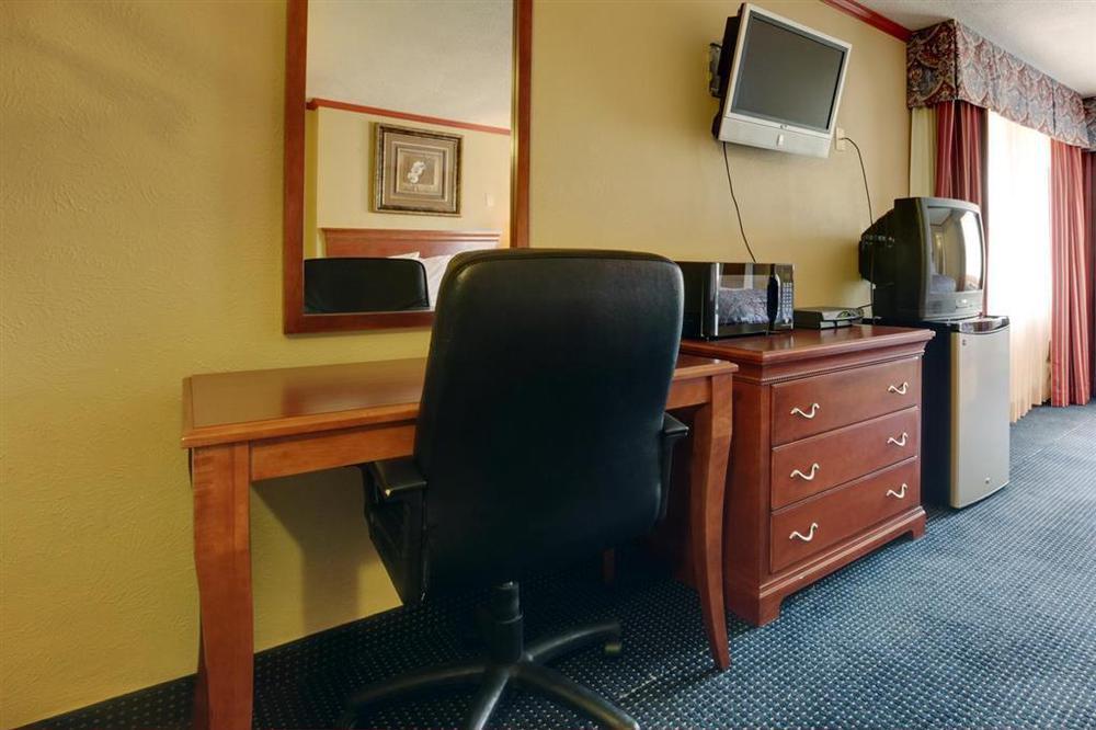 Days By Wyndham Downtown Hotel