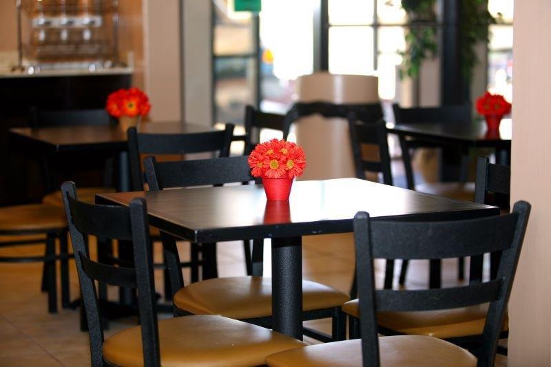 Western Airport Innsuites & 3*