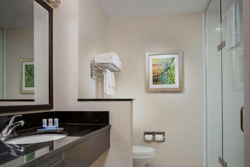 Hotel Fairfield & By Marriott Airport 3*