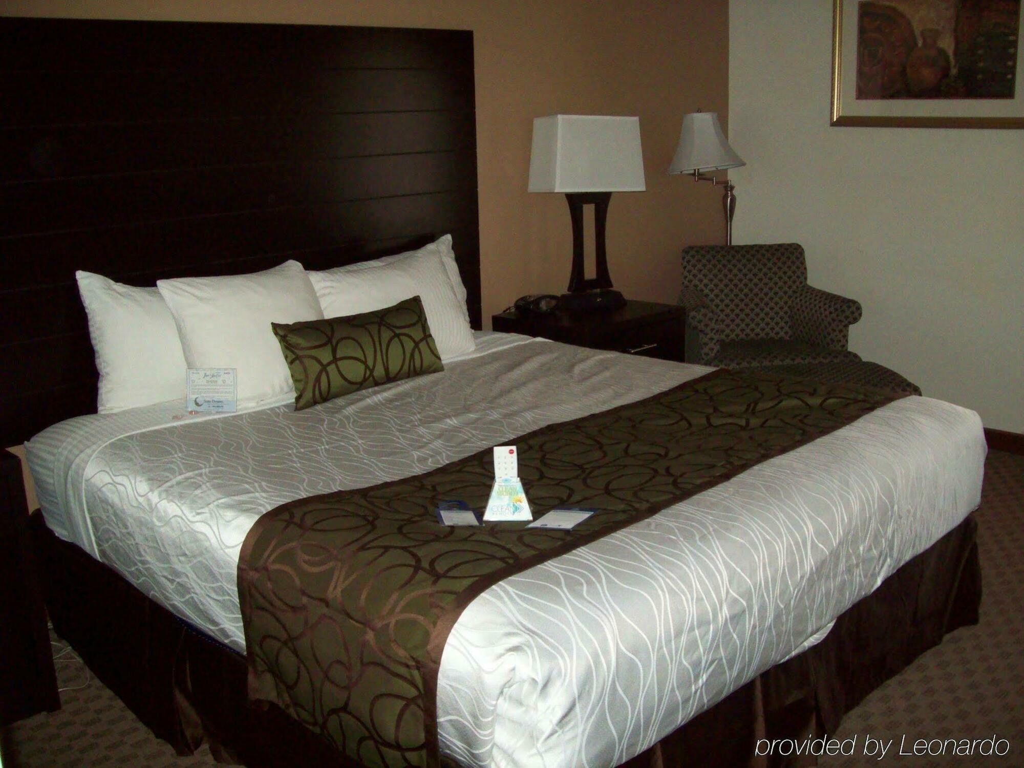Western Airport Innsuites & Hotel 3*