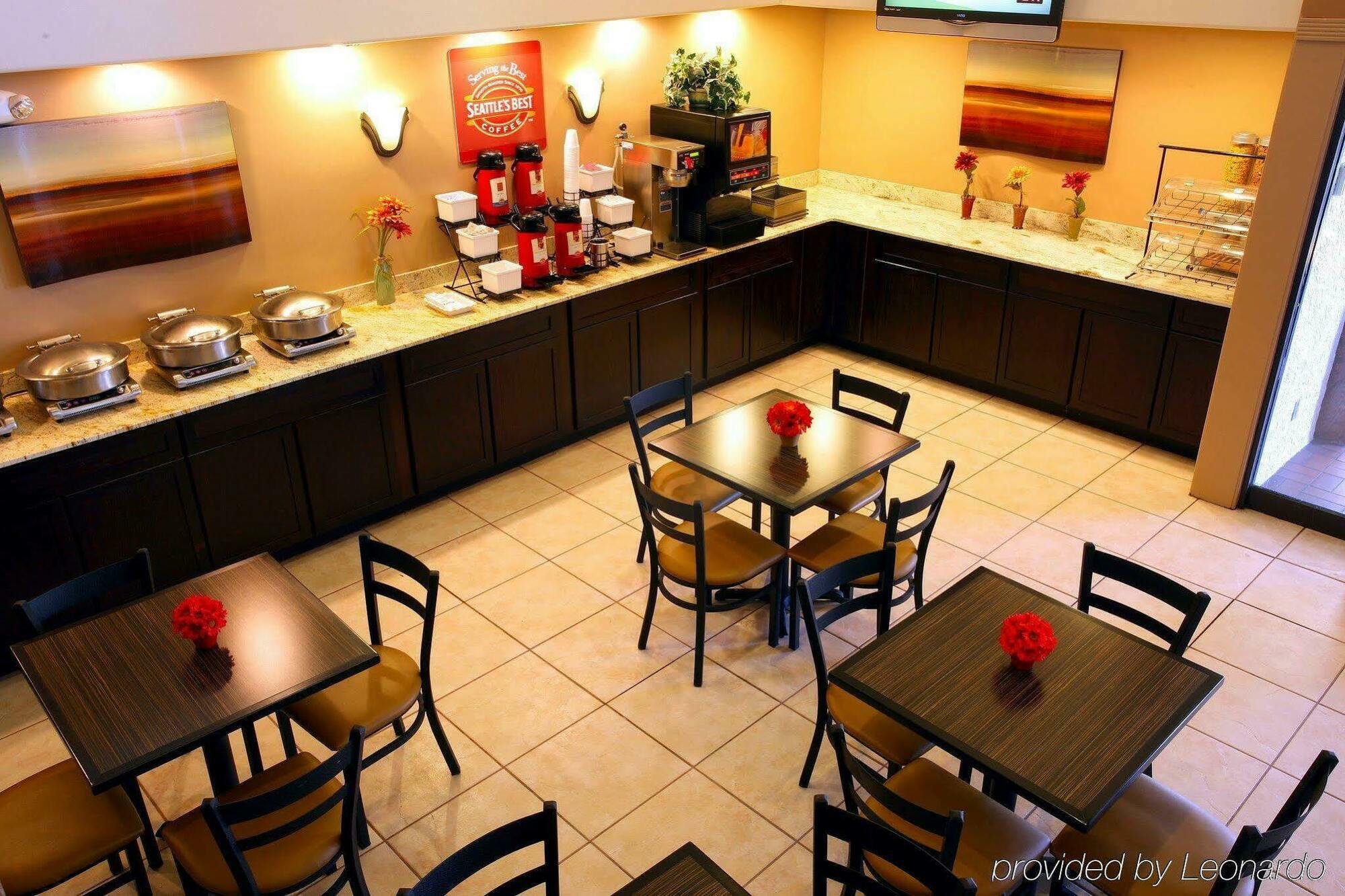 Western Airport Innsuites & Hotel 3*
