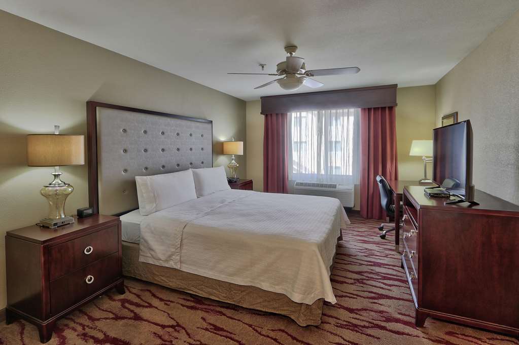 Hotel Homewood By Hilton Airport
