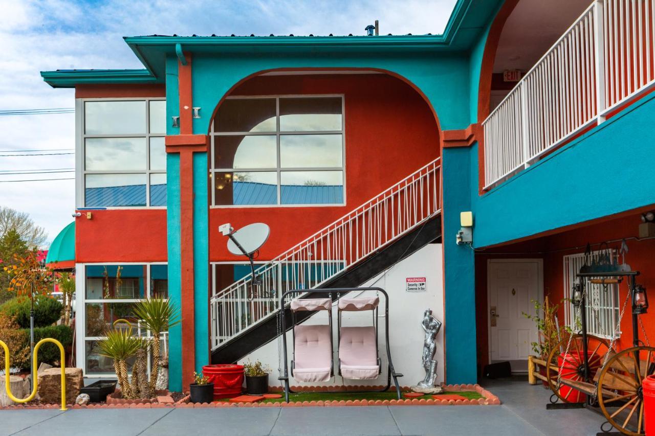 Motel Sandia Peak Old Town Abq, A Howard Johnson By Wyndham 2*