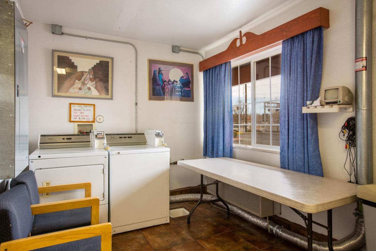 Motel Sandia Peak Old Town Abq, A Howard Johnson By Wyndham 2*