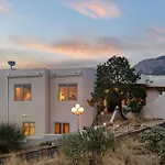 Elena\'S Sandia Sanctuary - An Irvie Home