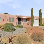 2 Mi To Unm Campus Home In Quiet Area Of Abq