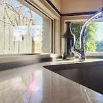 Elegant Townhome In Heart Of Down Town