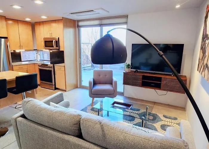 Chic Townhome Haven Rooted Downtown