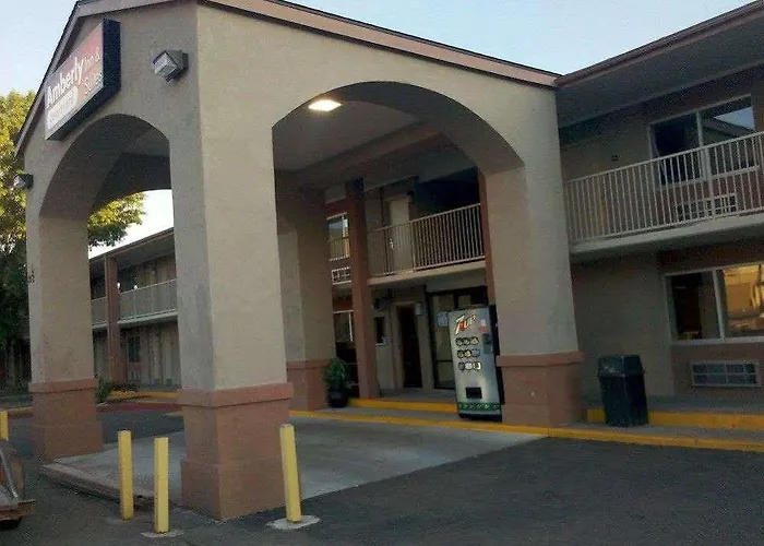 Amberly Inn & Suites