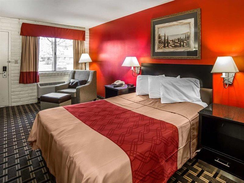 Motel Super 8 By Wyndham Downtown 2*