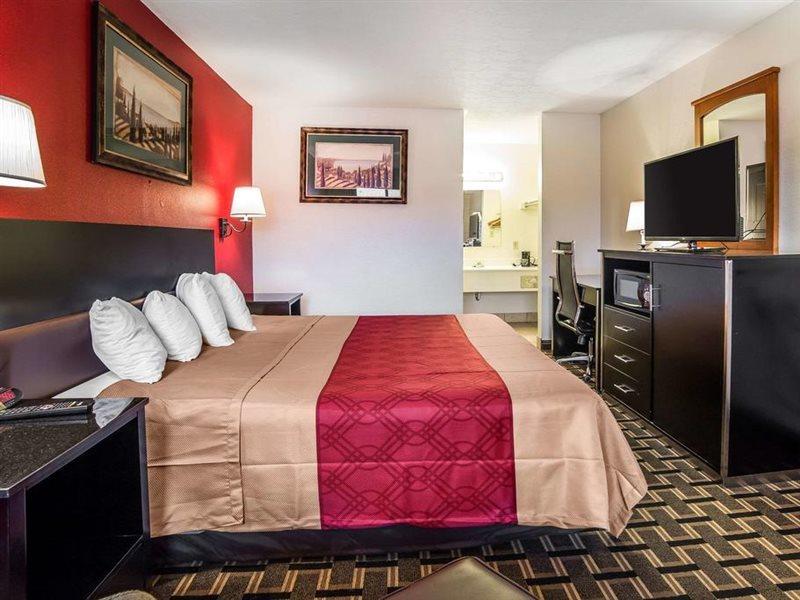 Super 8 By Wyndham Downtown 2*