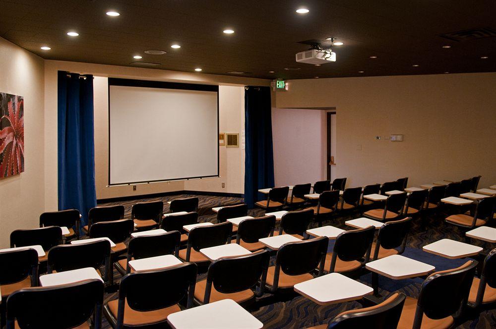 Wyndham & Conference Center 3*