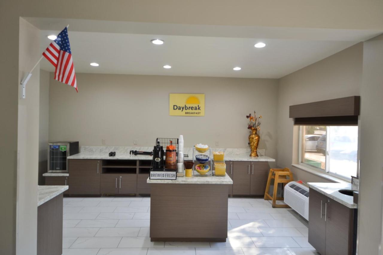 Hotel Days & By Wyndham Airport Albuquerque