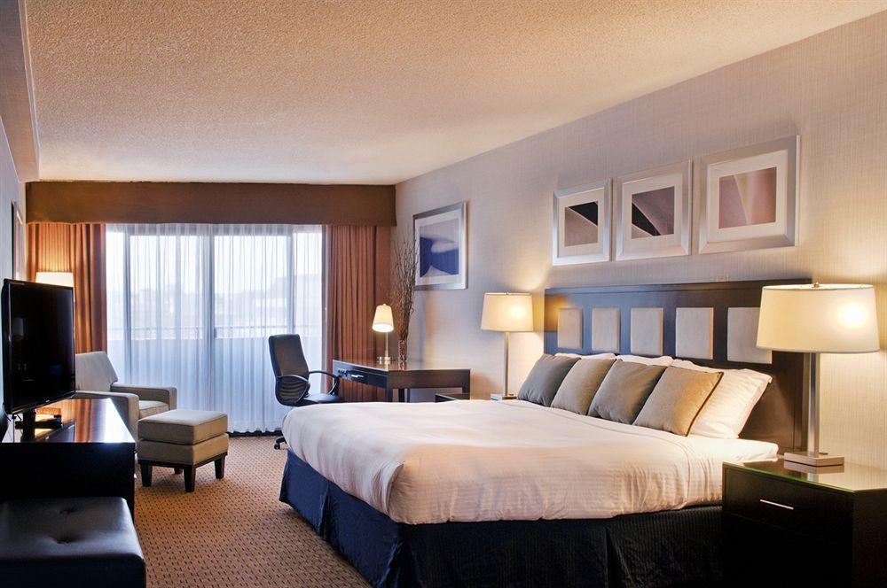 Wyndham & Conference Center Hotel 3*