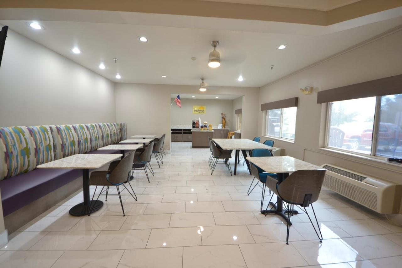 Days & By Wyndham Airport Hotel Albuquerque