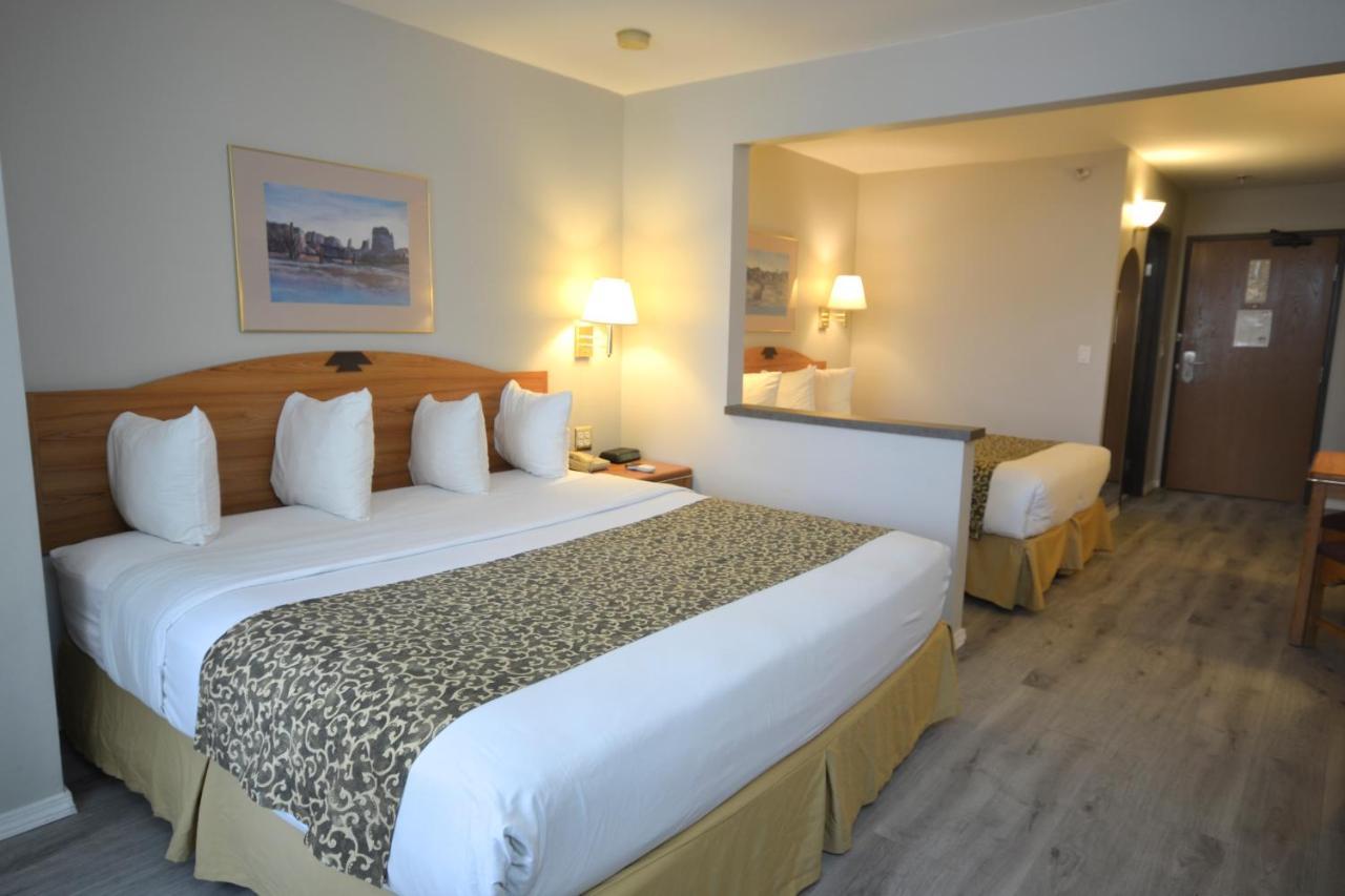 Hotel Days & By Wyndham Airport 2*