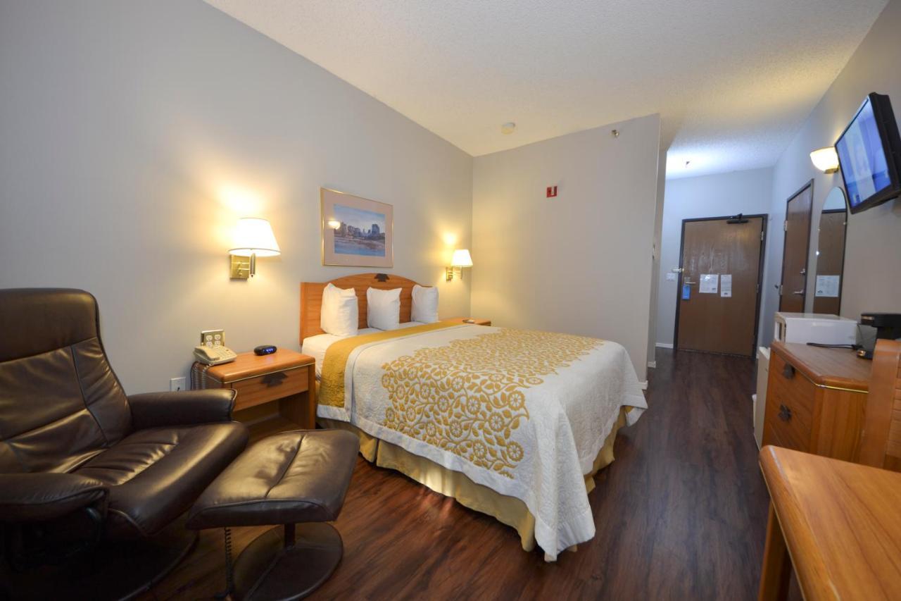 Days & By Wyndham Airport Albuquerque