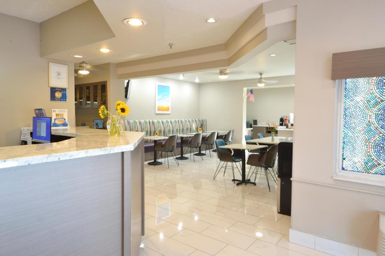 Days & By Wyndham Airport