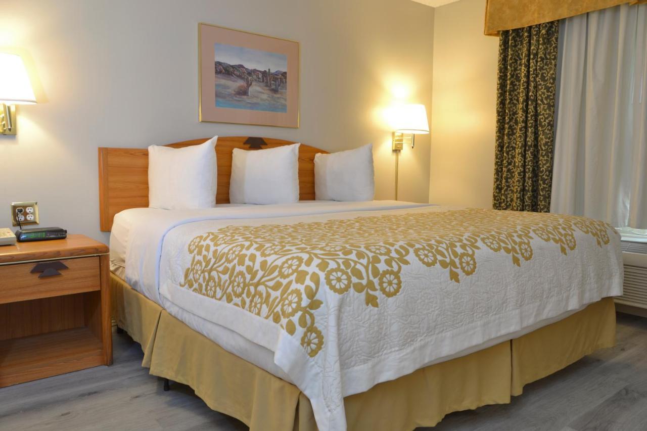 Hotel Days & By Wyndham Airport Albuquerque