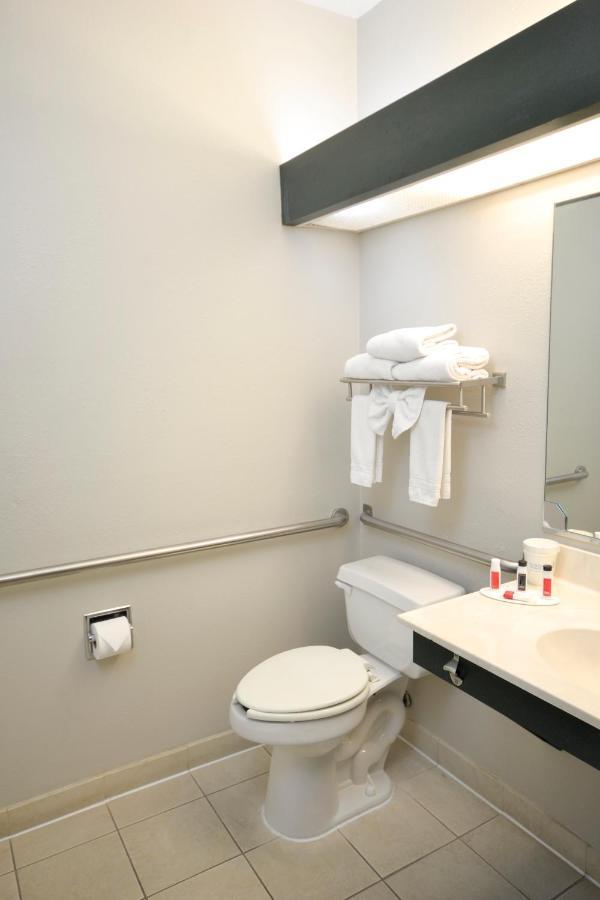 Days & By Wyndham Airport Hotel