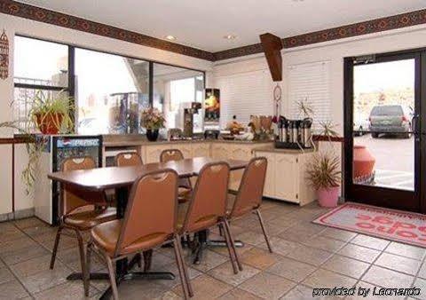 Super 8 By Wyndham Downtown Motel 2*