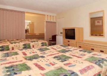 Super 8 By Wyndham Downtown