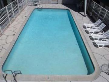 Super 8 By Wyndham Downtown 2*