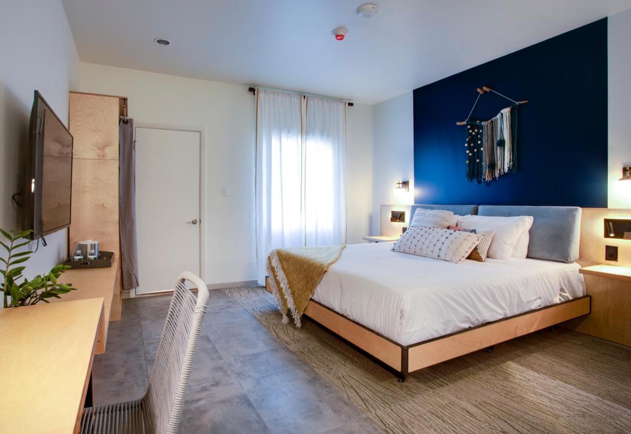 Motel The Monterey 2*