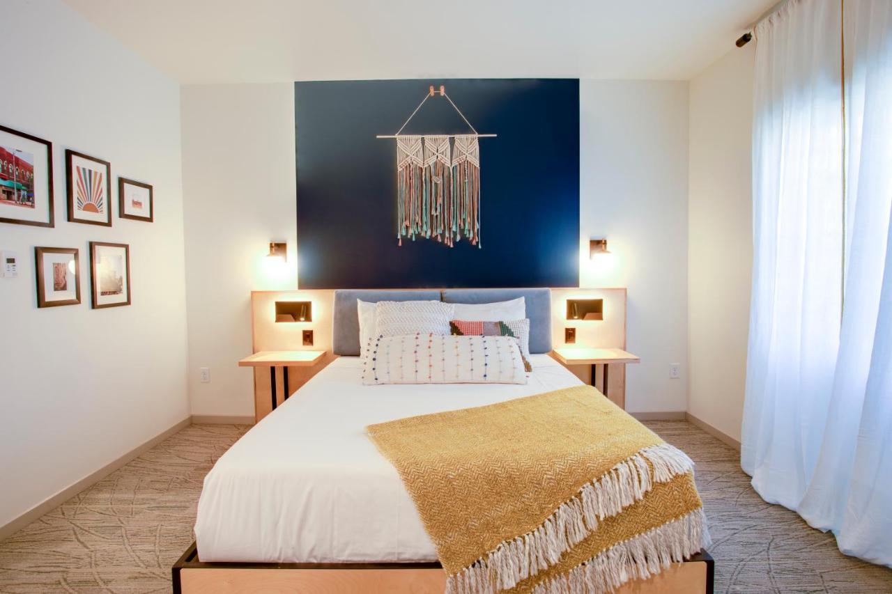 The Monterey Motel 2*