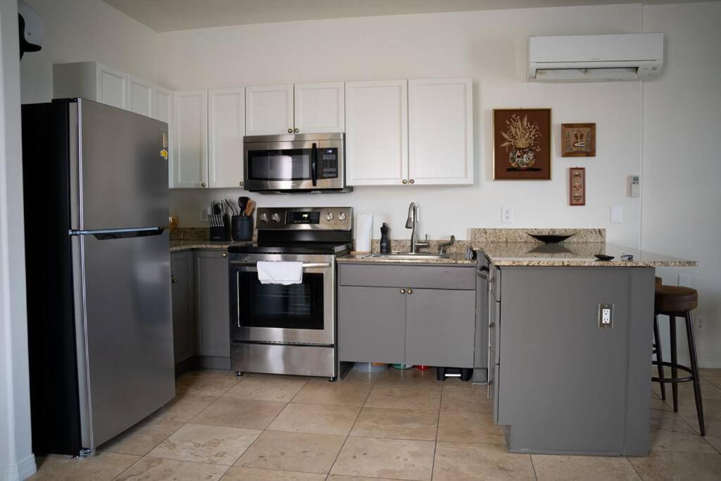 Pet Friendly! Private Retreat In Nob Hill Villa *