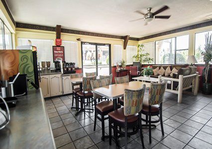 Super 8 By Wyndham Downtown 2*