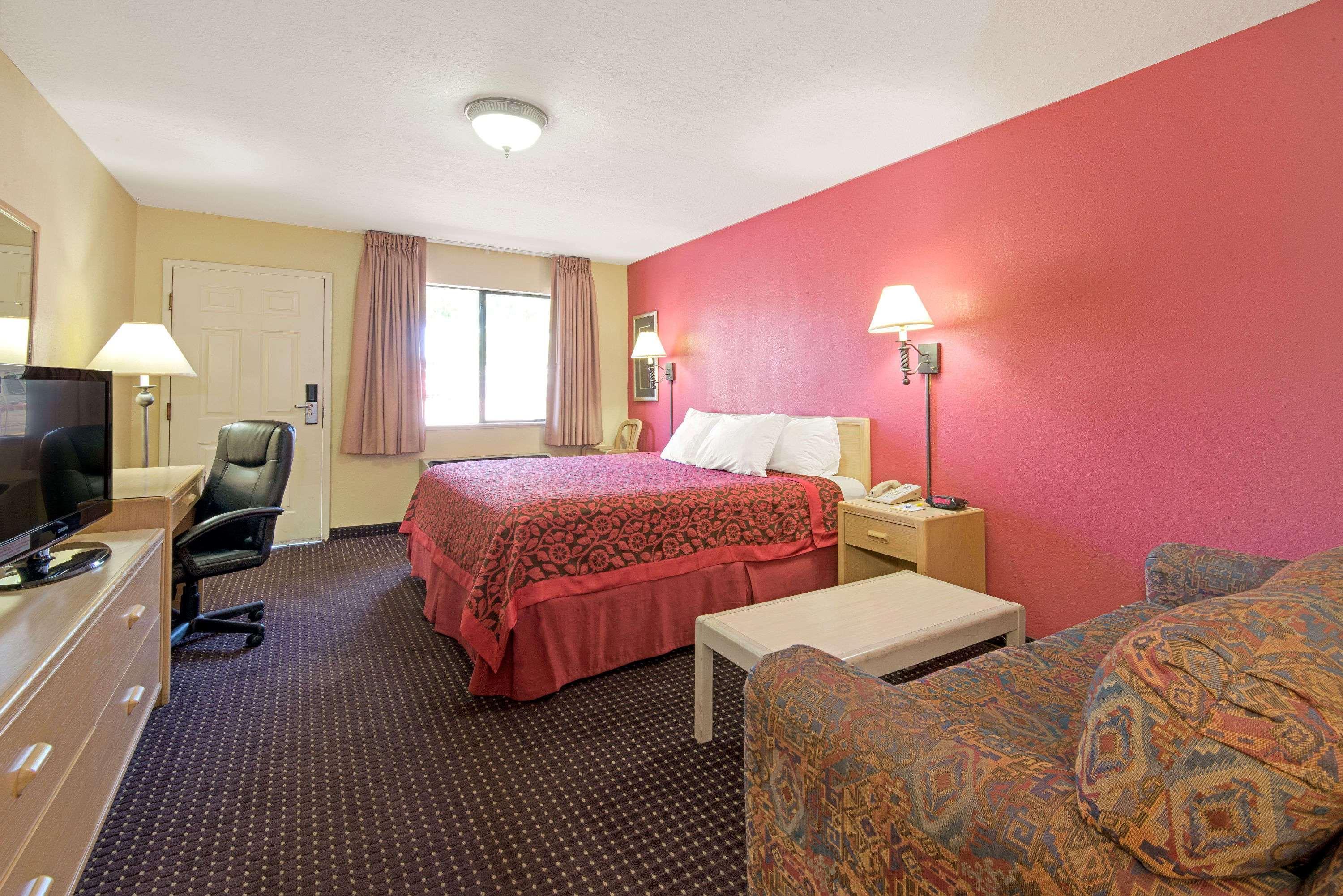 Days By Wyndham East Albuquerque
