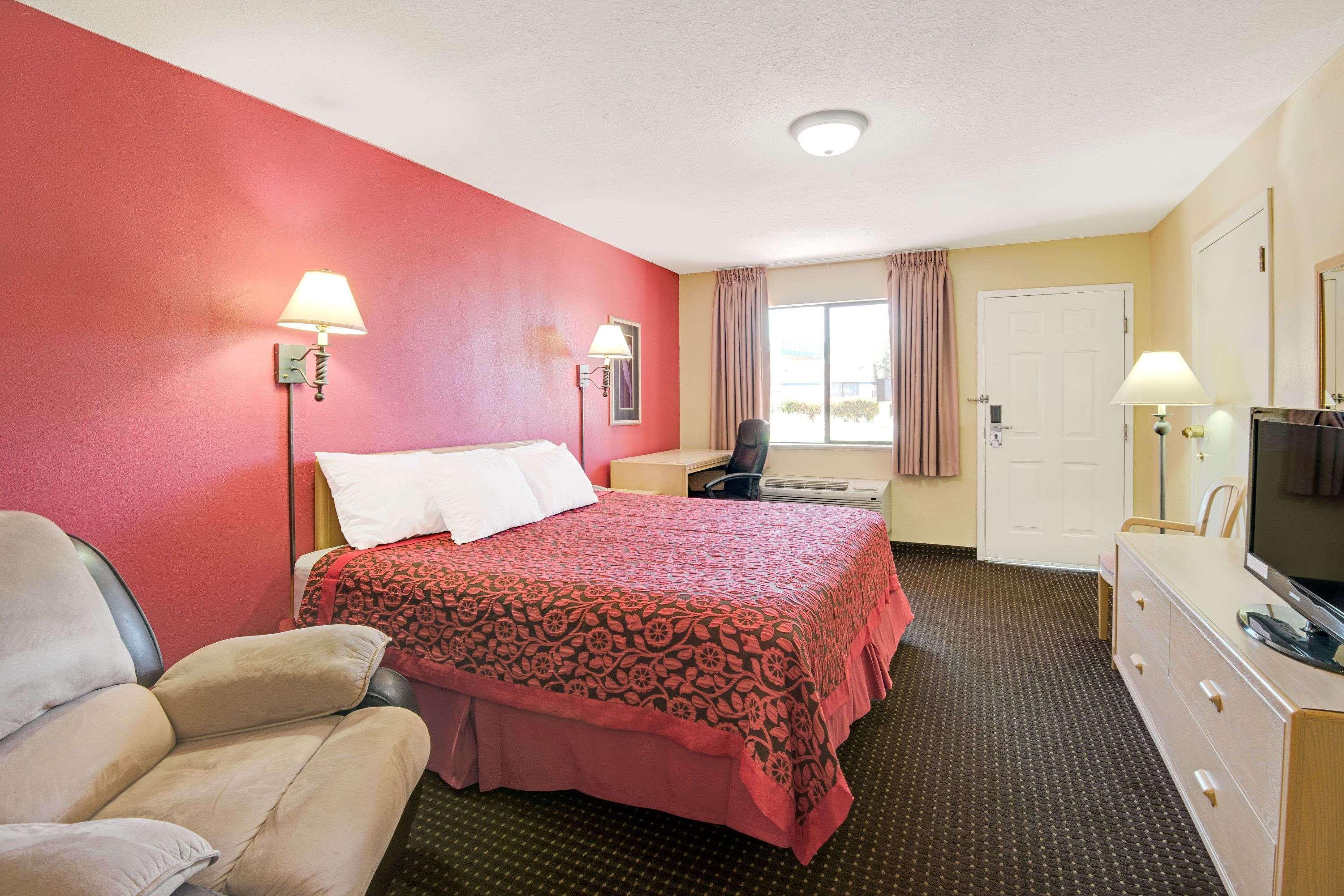 Hotel Days By Wyndham East 2*