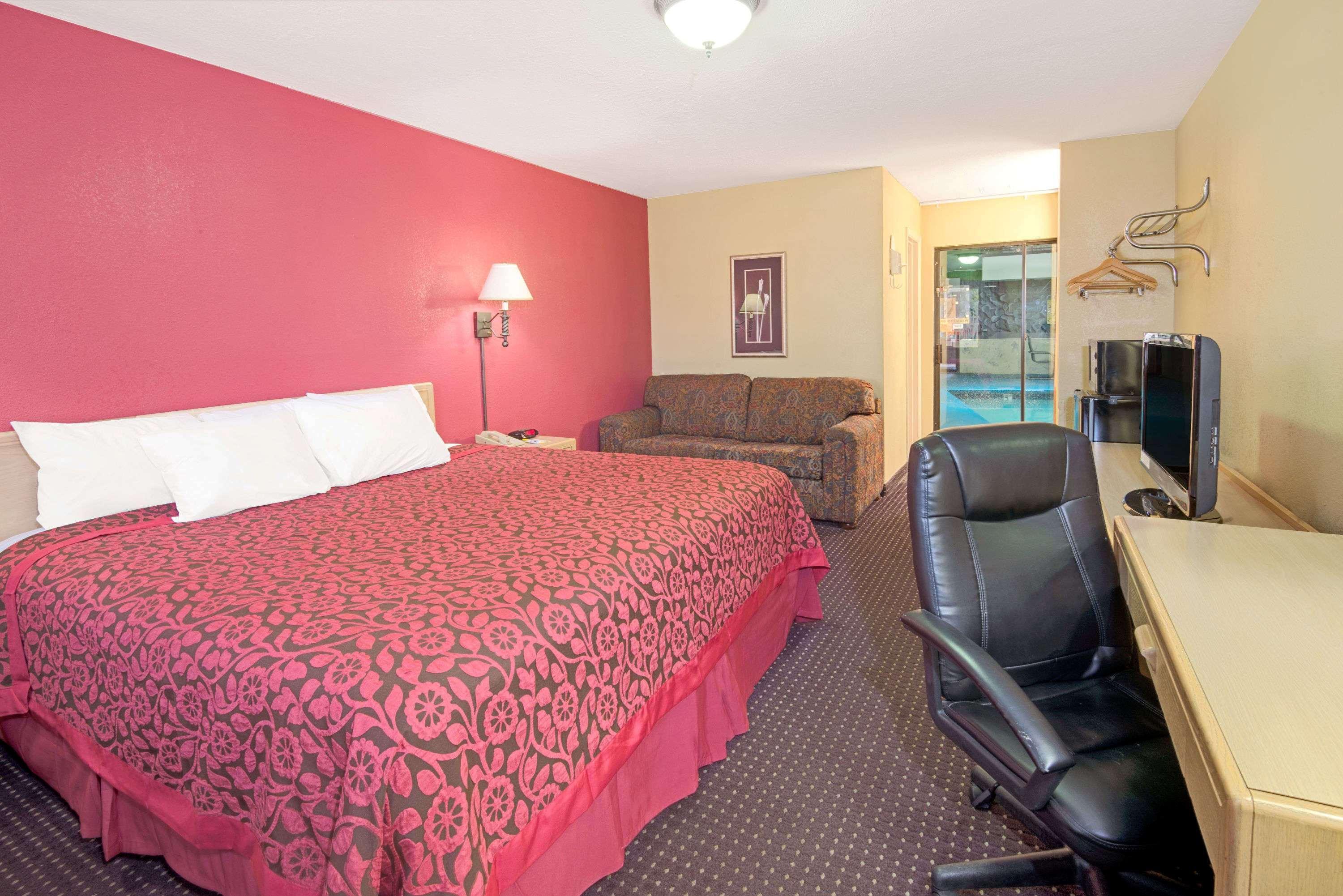 Hotel Days By Wyndham East