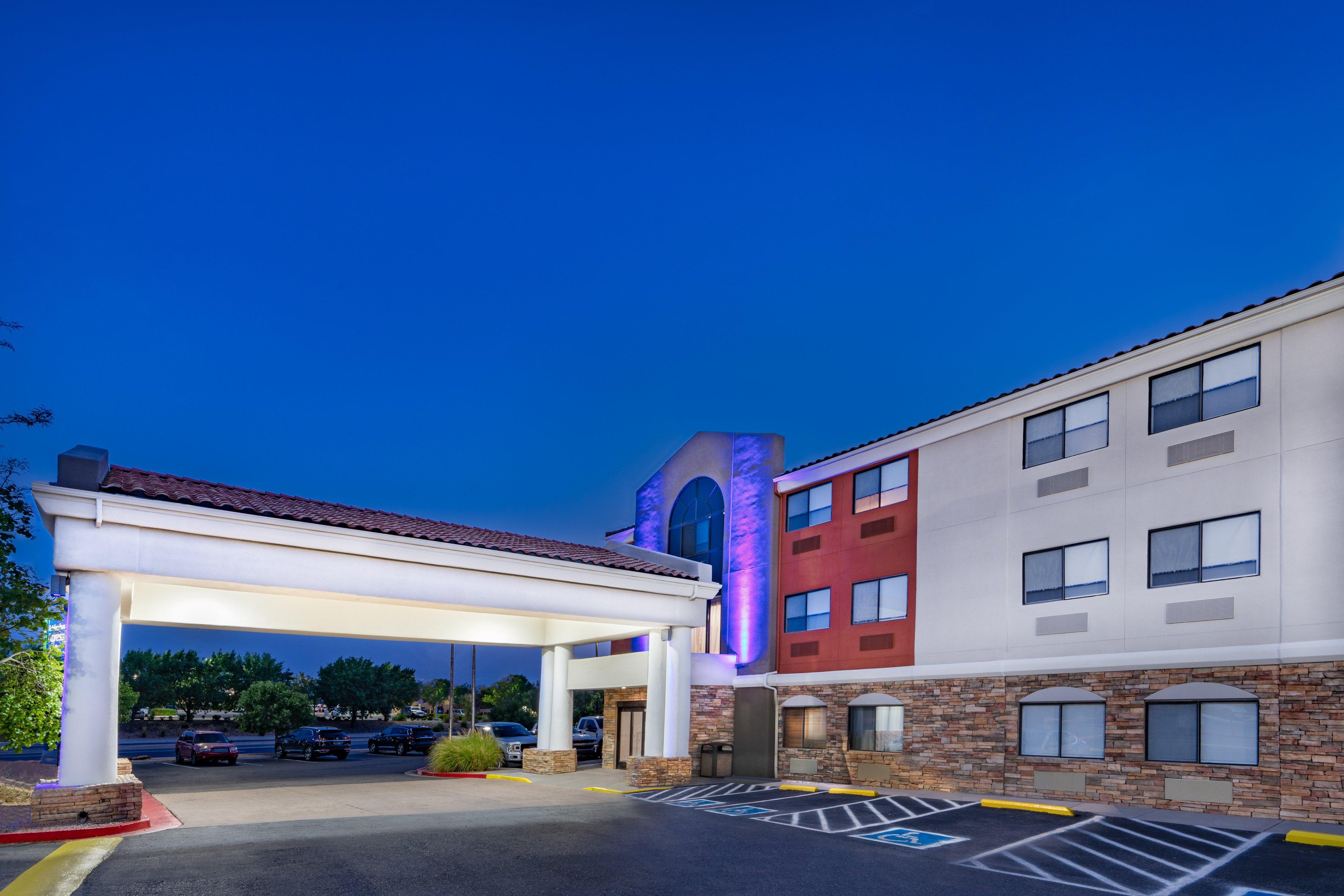 Express & - North Balloon Fiesta Park By Ihg 2*