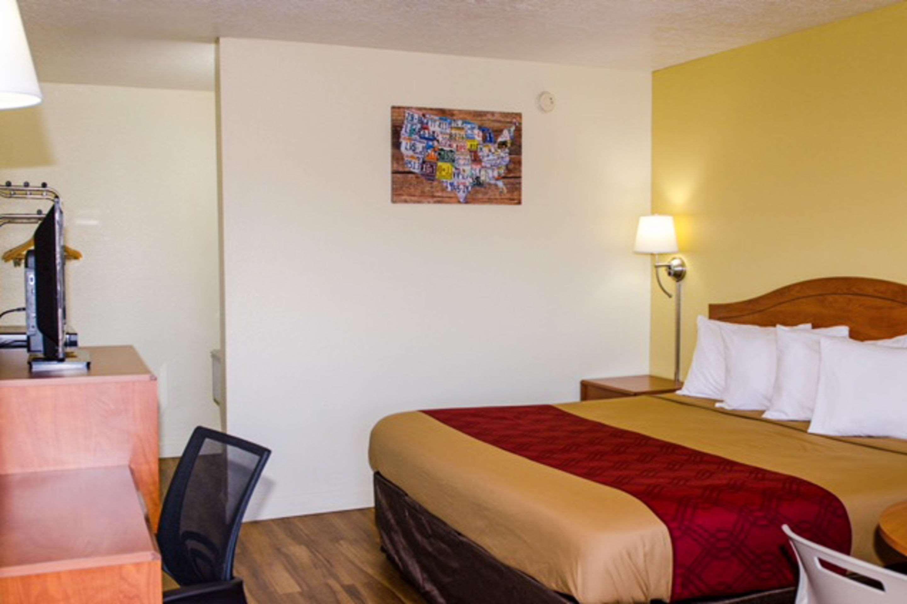 Econo East Motel