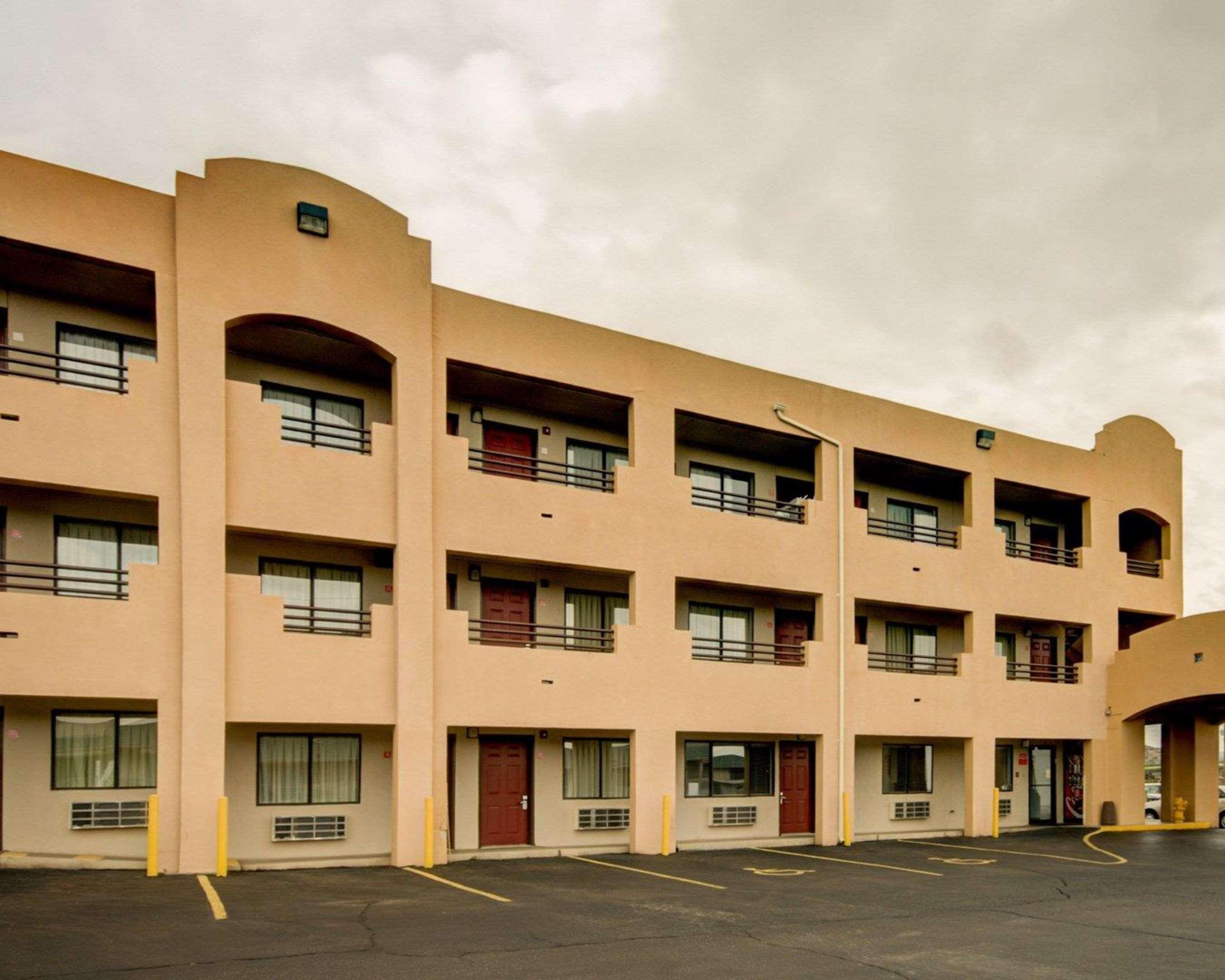 Motel Econo East 2*