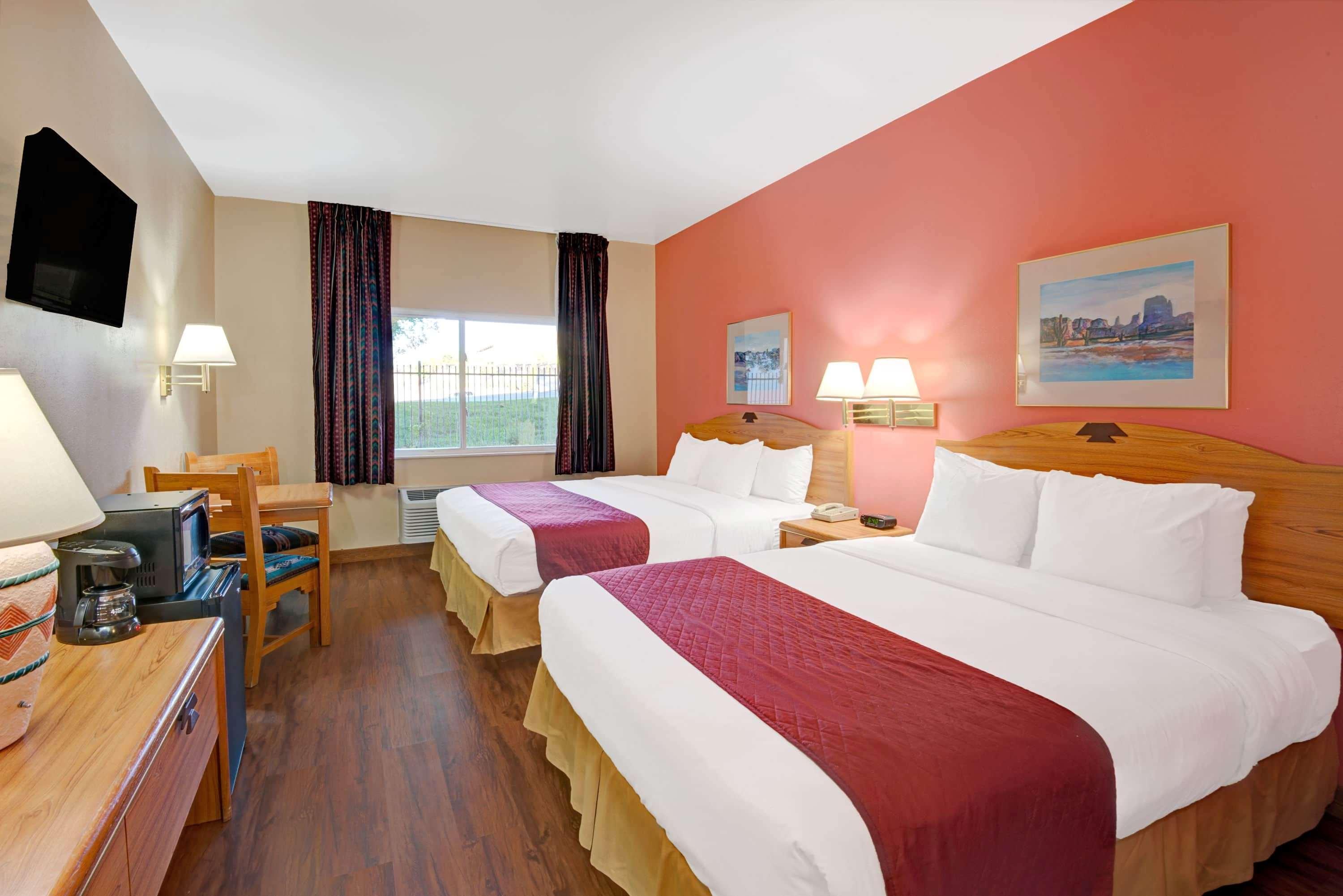 Days & By Wyndham Airport Hotel