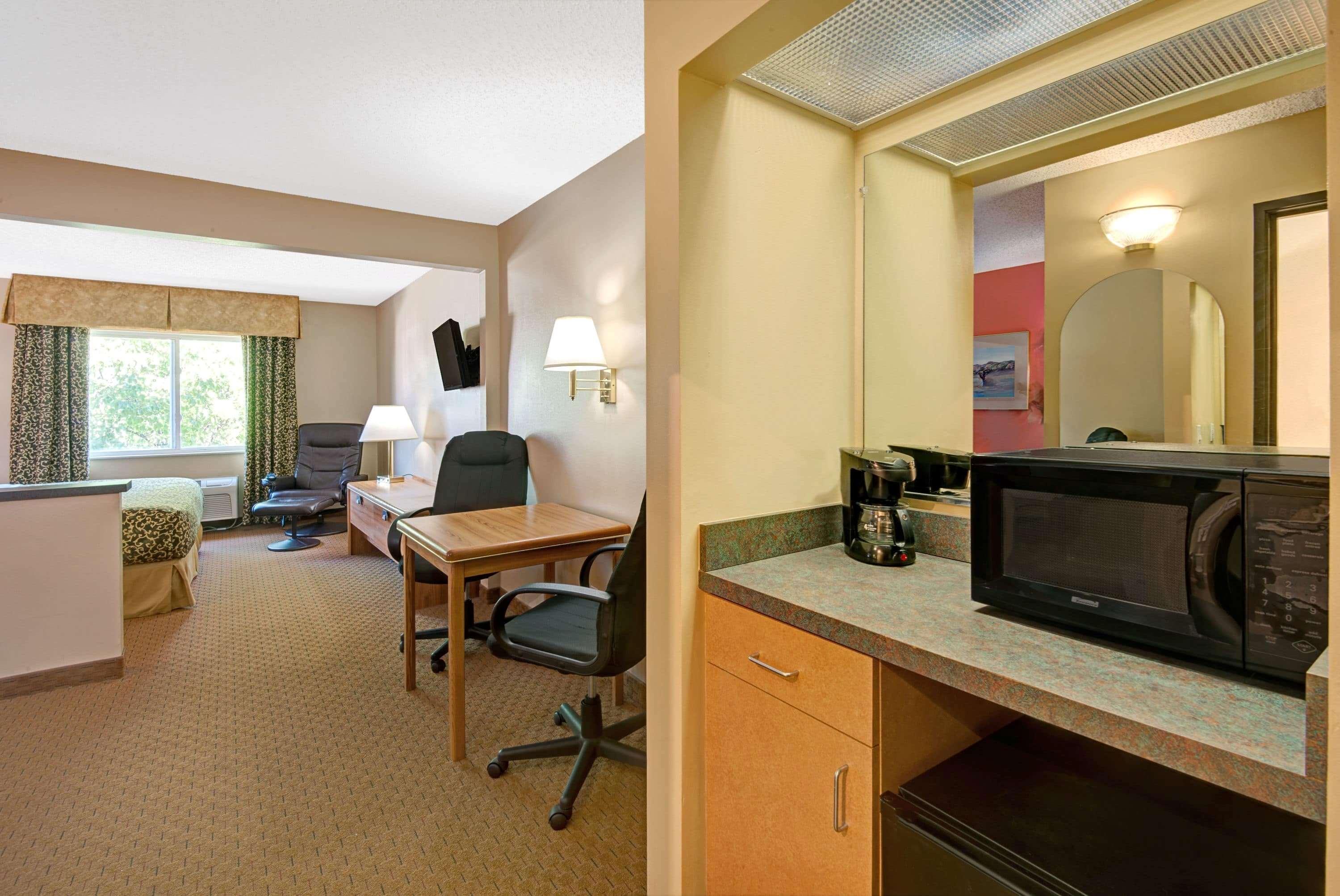 Days & By Wyndham Airport Hotel