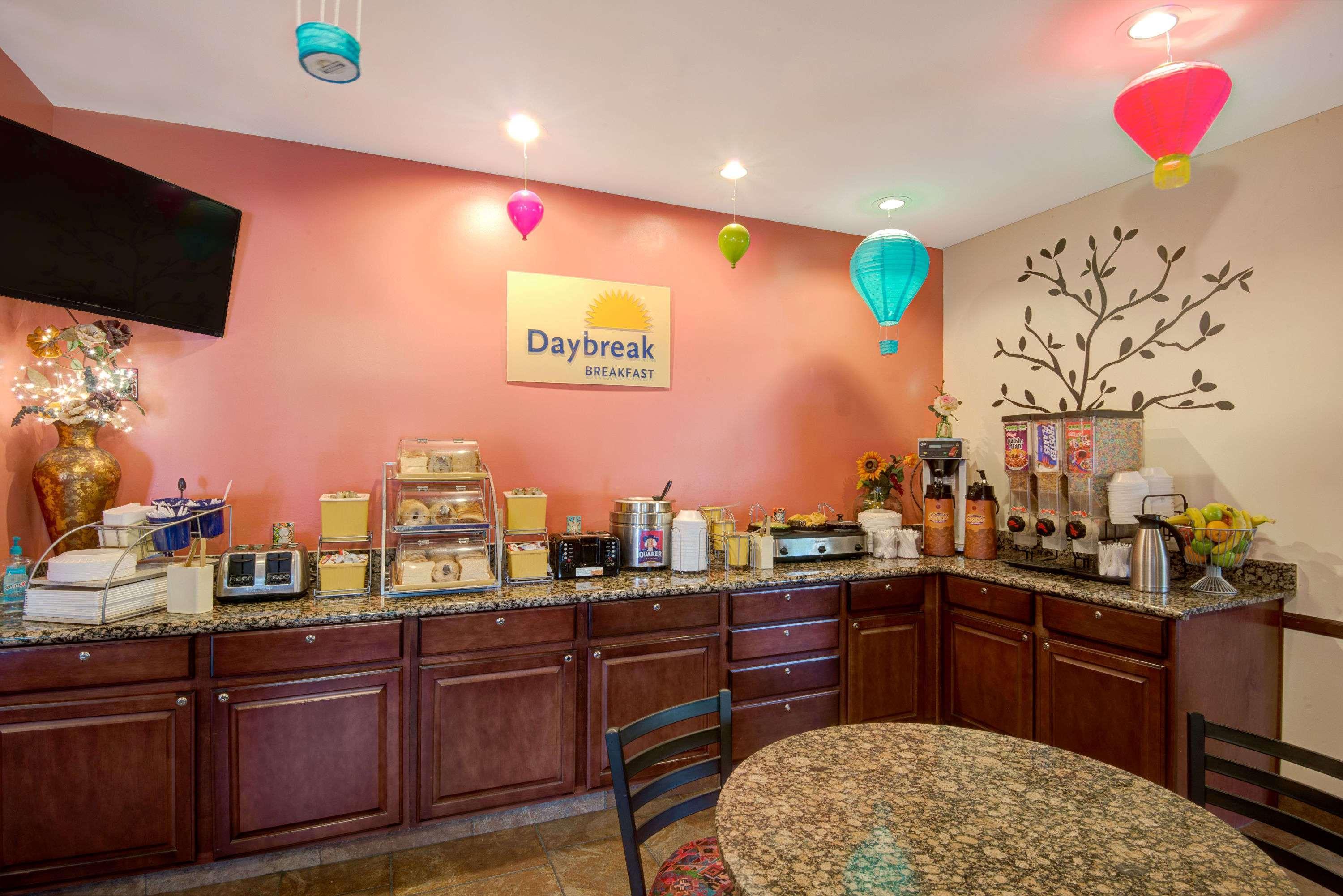 Hotel Days & By Wyndham Airport Albuquerque