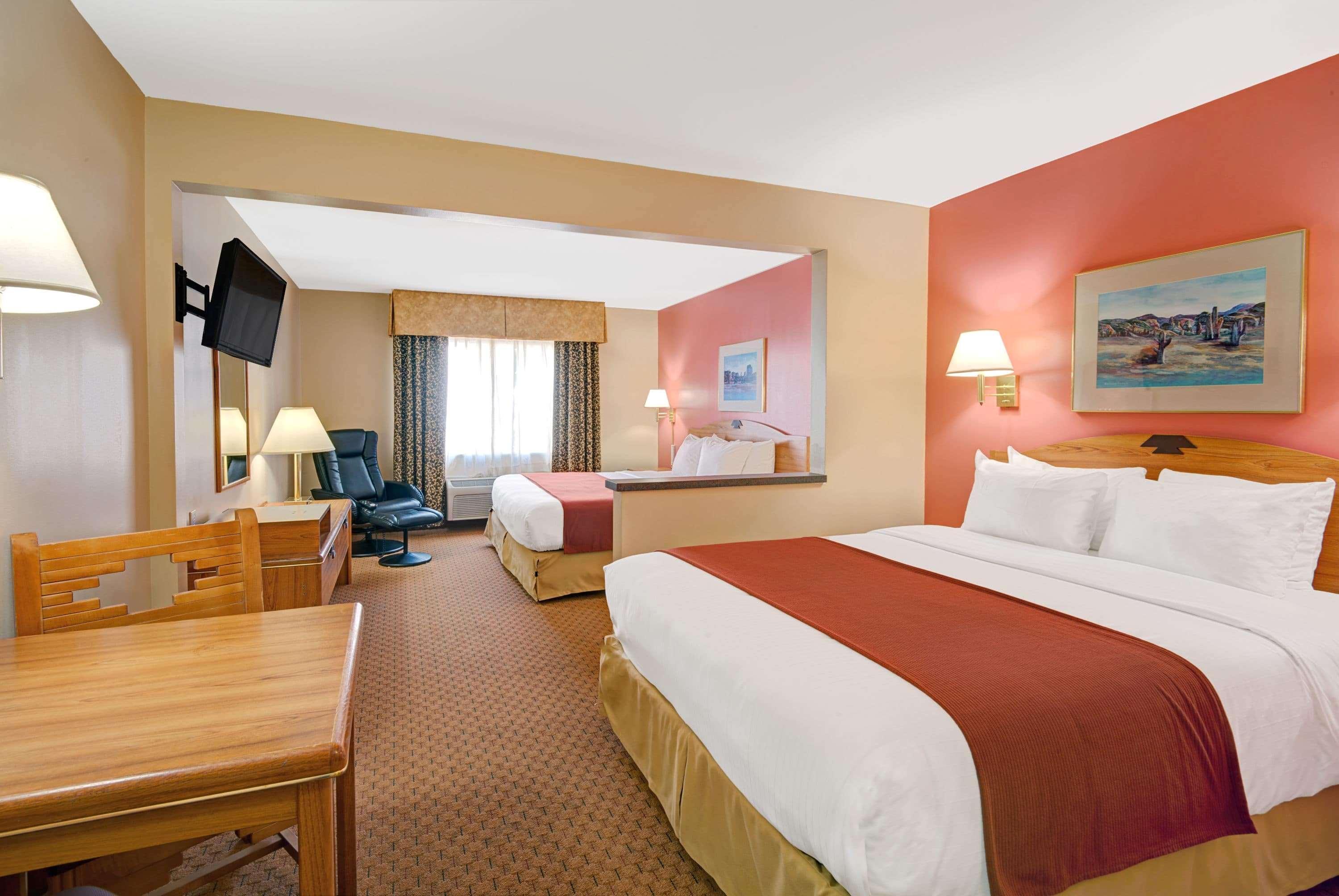 Days & By Wyndham Airport Albuquerque