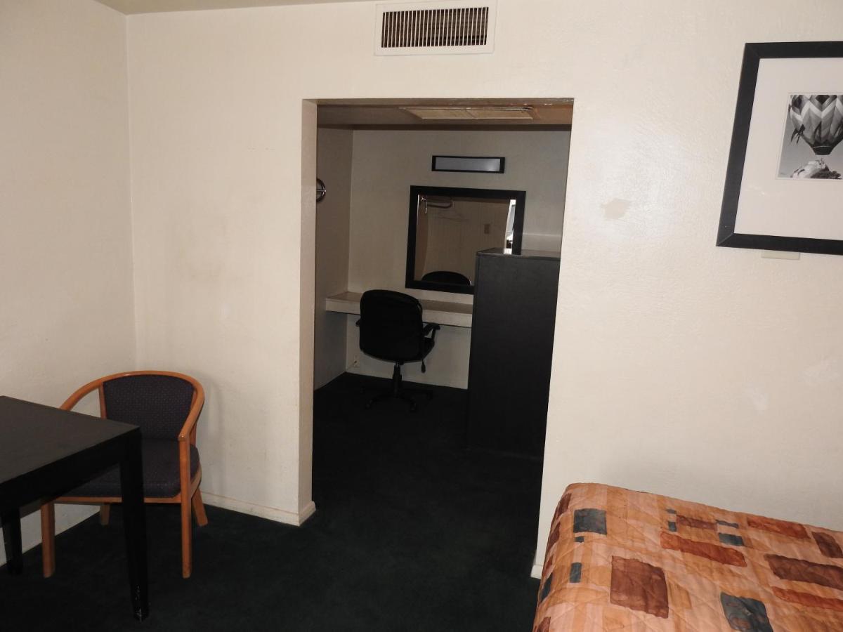 Inn Downtown 2*